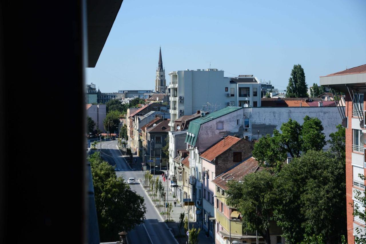 Tesla 70 Apartment With Secure Parking In The Garage Novi Sad Exterior foto