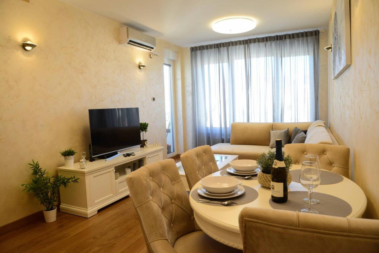 Tesla 70 Apartment With Secure Parking In The Garage Novi Sad Exterior foto