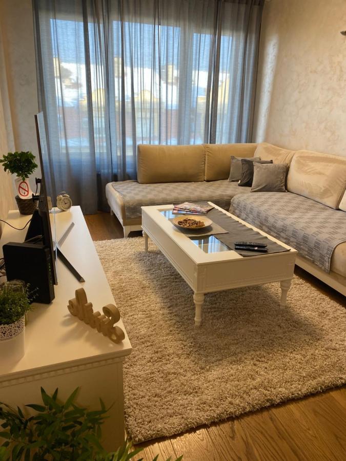 Tesla 70 Apartment With Secure Parking In The Garage Novi Sad Exterior foto